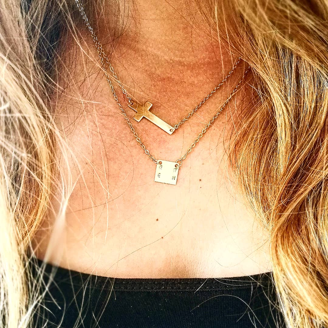 ketting met gouden kruis - lux & luz sieraden