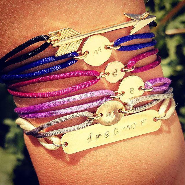initiaal armband met satijnenkoord